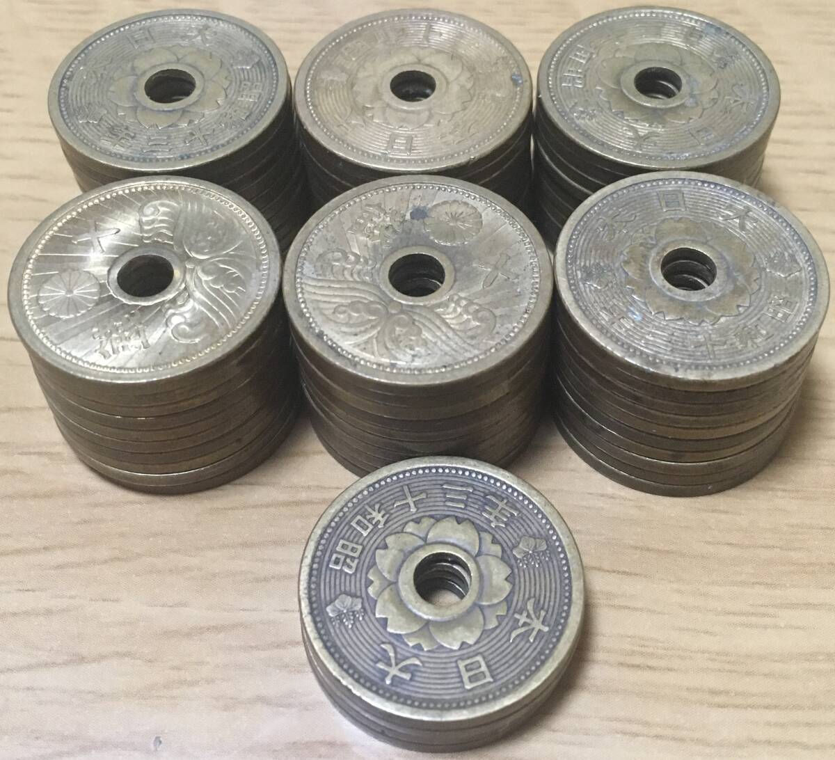 10銭アルミ青銅貨 昭和13年 64枚 256g. まとめて (10銭)｜売買