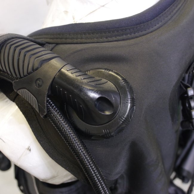 アクアラング ソール BCD 女性モデル サイズMD（日本サイズML）定価132,000円
