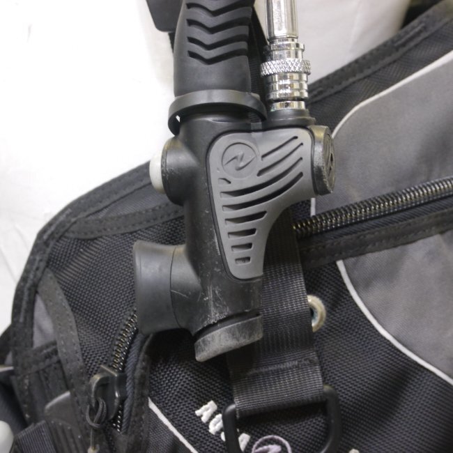 アクアラング ソール BCD 女性モデル サイズMD（日本サイズML）定価132,000円