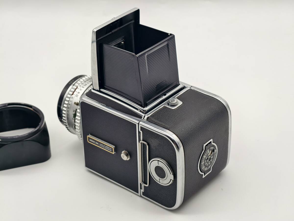 ハッセルブラッド Hasselblad 500CMカメラとC80 f2.8レンズ