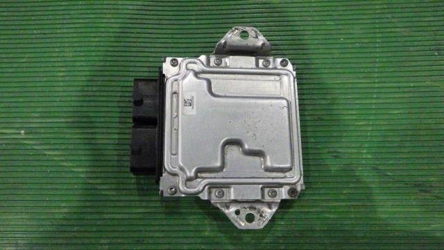 【宮城 塩釜発】中古 エンジンコンピューター スイフト CBA-ZC32S 純正品 マニュアル 33910-70L00 キー付