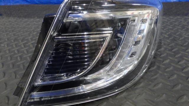 【宮城 塩釜発】中古 右テールランプ アテンザスポーツ CBA-GH5AS 純正品 LED KOITO 220-41055