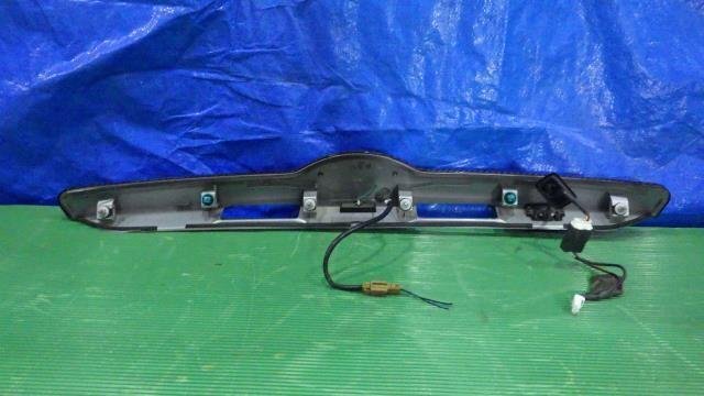 【宮城 塩釜発】中古 バックドアガーニッシュ インプレッサ DBA-GP7 純正品 社外カーボンパネル貼り有り カメラ付 ※個(gè)人宛発送不可