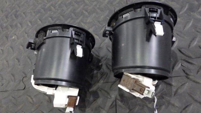 【宮城 塩釜発】中古 ドリンクホルダー フリードスパイク DBA-GB3 イルミネーション付（アンバー） 2個セット