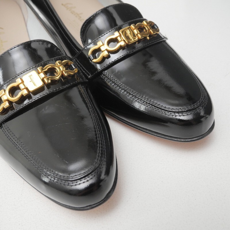 MH7531*未使用 サルヴァトーレフェラガモ 難あり Size 7C ガンチーニ パテントレザー ローファー パンプス ブラック Salvatore Ferragamo