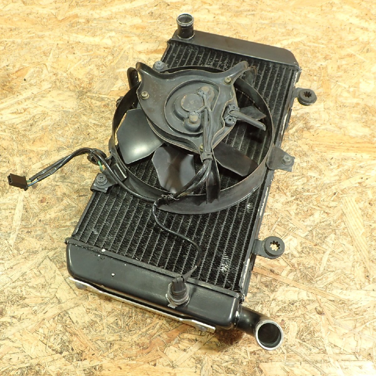 【送料Mサイズ】HONDA SC40-1052*** CB1300SF ラジエーター 検.( 20255 17 DA3