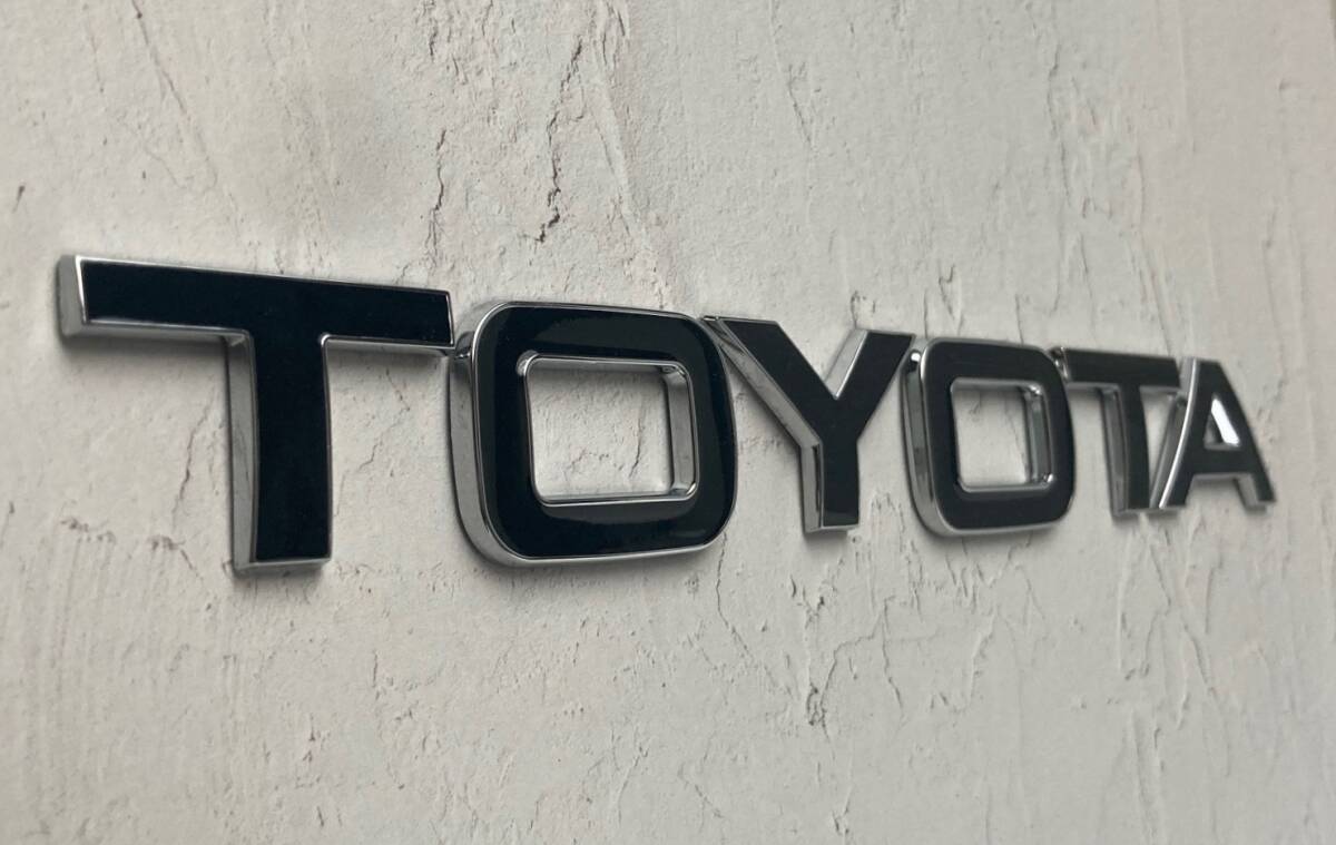 【M31】3D 立体エンブレム 「TOYOTA」セット ブラック+クロームメッキ枠