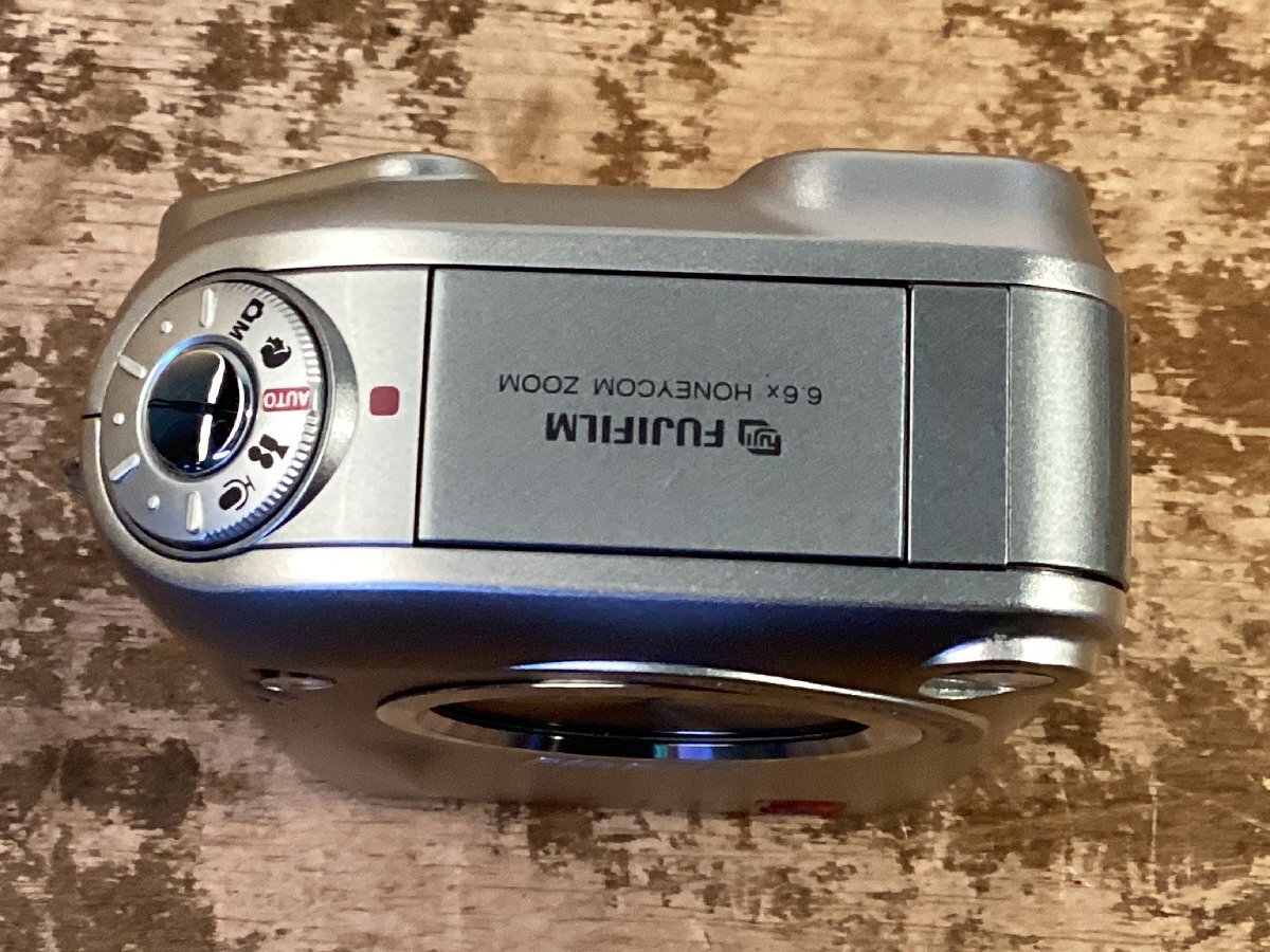 TT-4492■送料込■FUJI FILM Fine Pix F601 SUPER CCO 3ｘZOOM f=8.3-24.9ｍｍ デジタルカメラ 246g●ジャンク扱い/くGOら