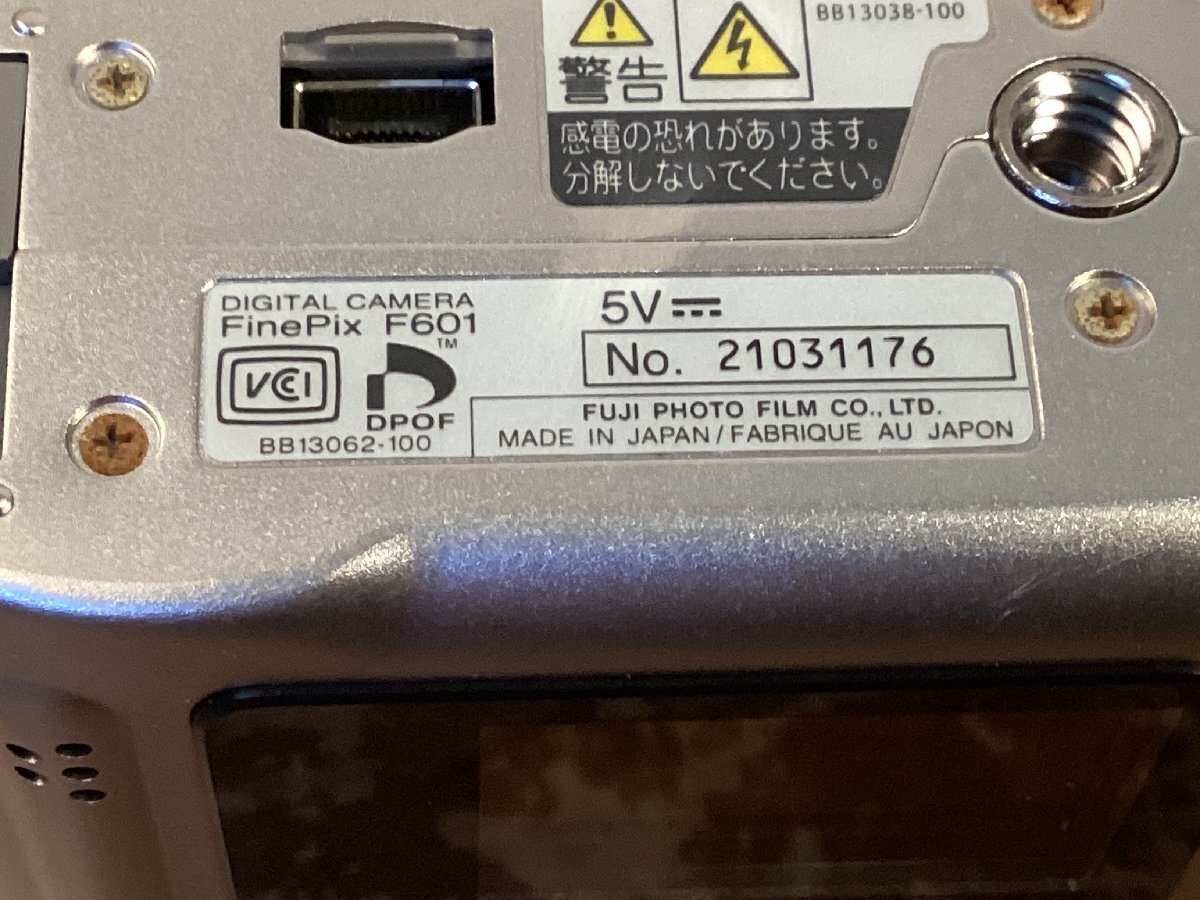 TT-4492■送料込■FUJI FILM Fine Pix F601 SUPER CCO 3ｘZOOM f=8.3-24.9ｍｍ デジタルカメラ 246g●ジャンク扱い/くGOら