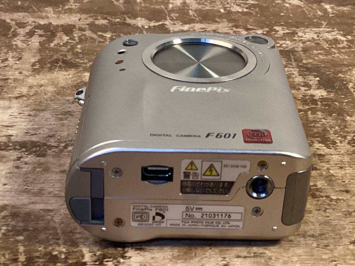 TT-4492■送料込■FUJI FILM Fine Pix F601 SUPER CCO 3ｘZOOM f=8.3-24.9ｍｍ デジタルカメラ 246g●ジャンク扱い/くGOら