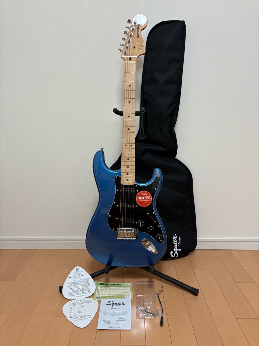 美品 Squier by Fender / Affinity Series Stratocaster Maple Fingerboard Black Pickguard Lake Placid Blue フェンダー
