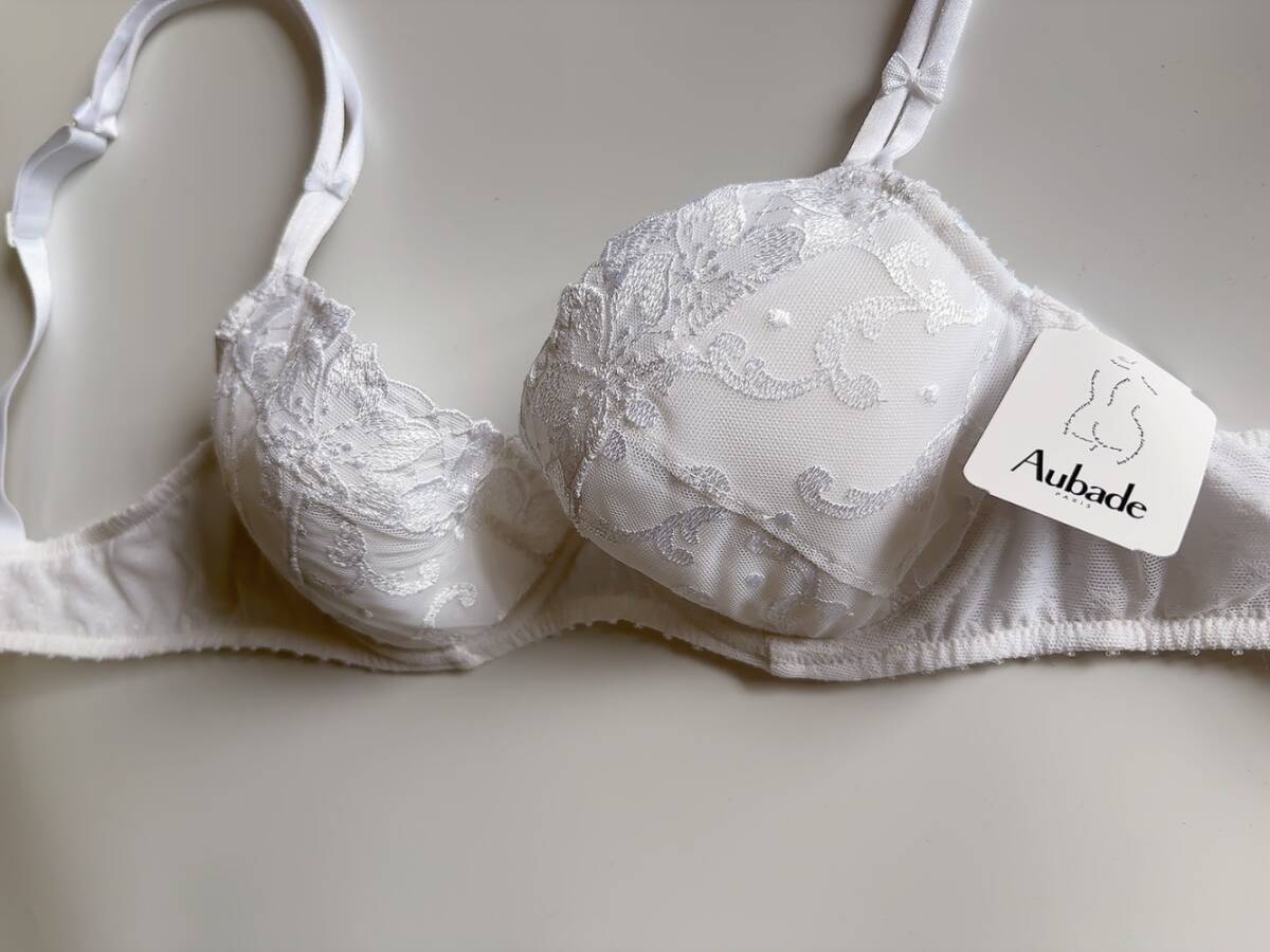 D65☆Aubade オーバドゥ　プッシュアップブラジャー　フランス高級下着　白