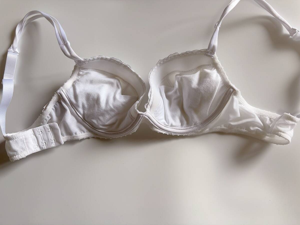 D65☆Aubade オーバドゥ　プッシュアップブラジャー　フランス高級下着　白