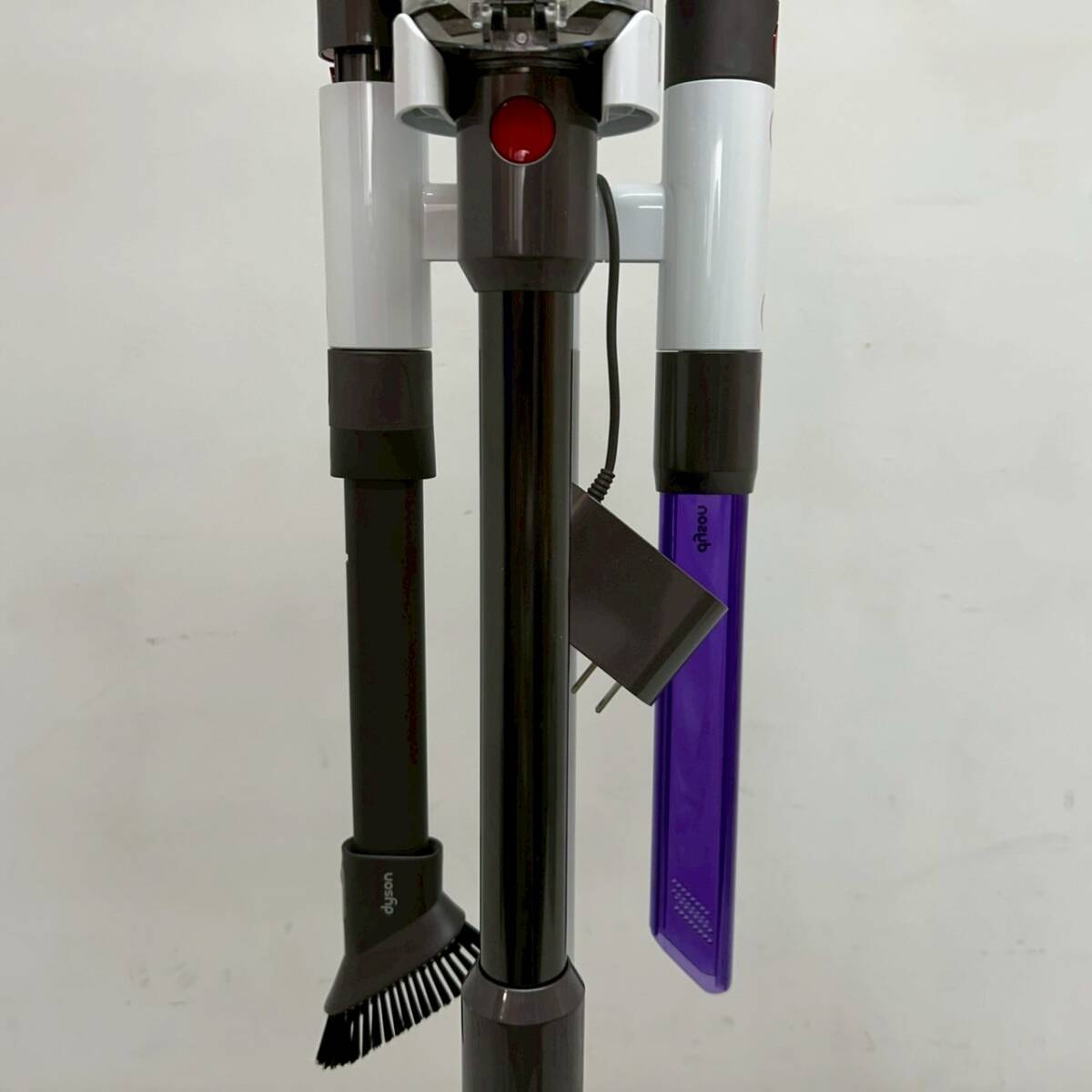 【Dyson ダイソン】SV19 オムニクライド 掃除機 全方向駆動 コードレスクリーナー スタンド&パーツ付 USED