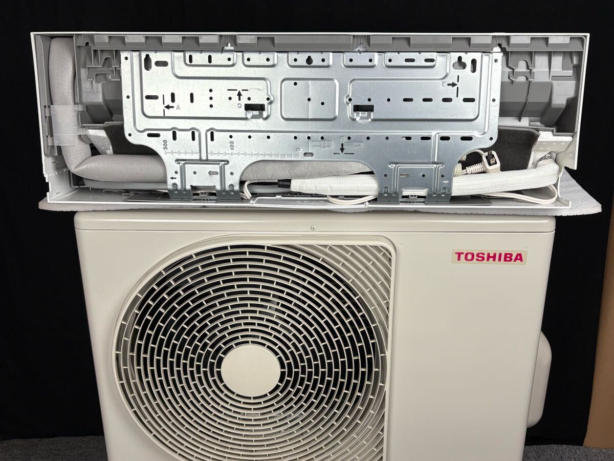 內(nèi)260 TOSHIBA 東芝ルームエアコン『RAS-J251RY』ホワイト　2022年制 リモコン、背板、説明書付き　ポンプダウン済み 主に8畳用