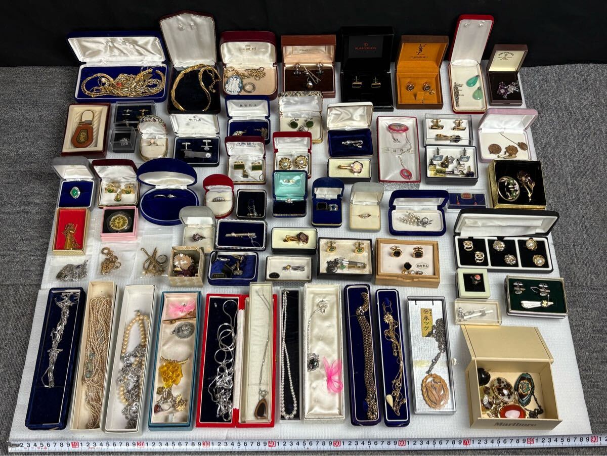 遺品整理 大量アクセサリー 時計 まとめ売り ブローチ ネクタイ