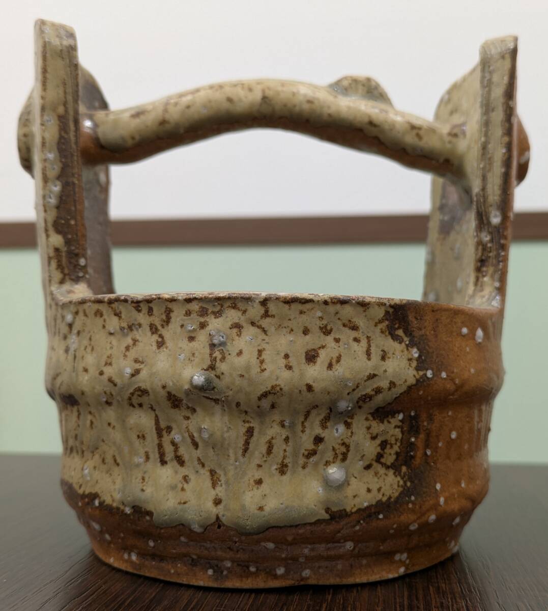 【13326】 1円出品 手桶花瓶 持ち手付き 花瓶 花器 花生 花入 華道具 陶器 焼物 骨董 美術 芸術 工芸品 中古 レトロ 現状品 2点まで同梱可_画像4