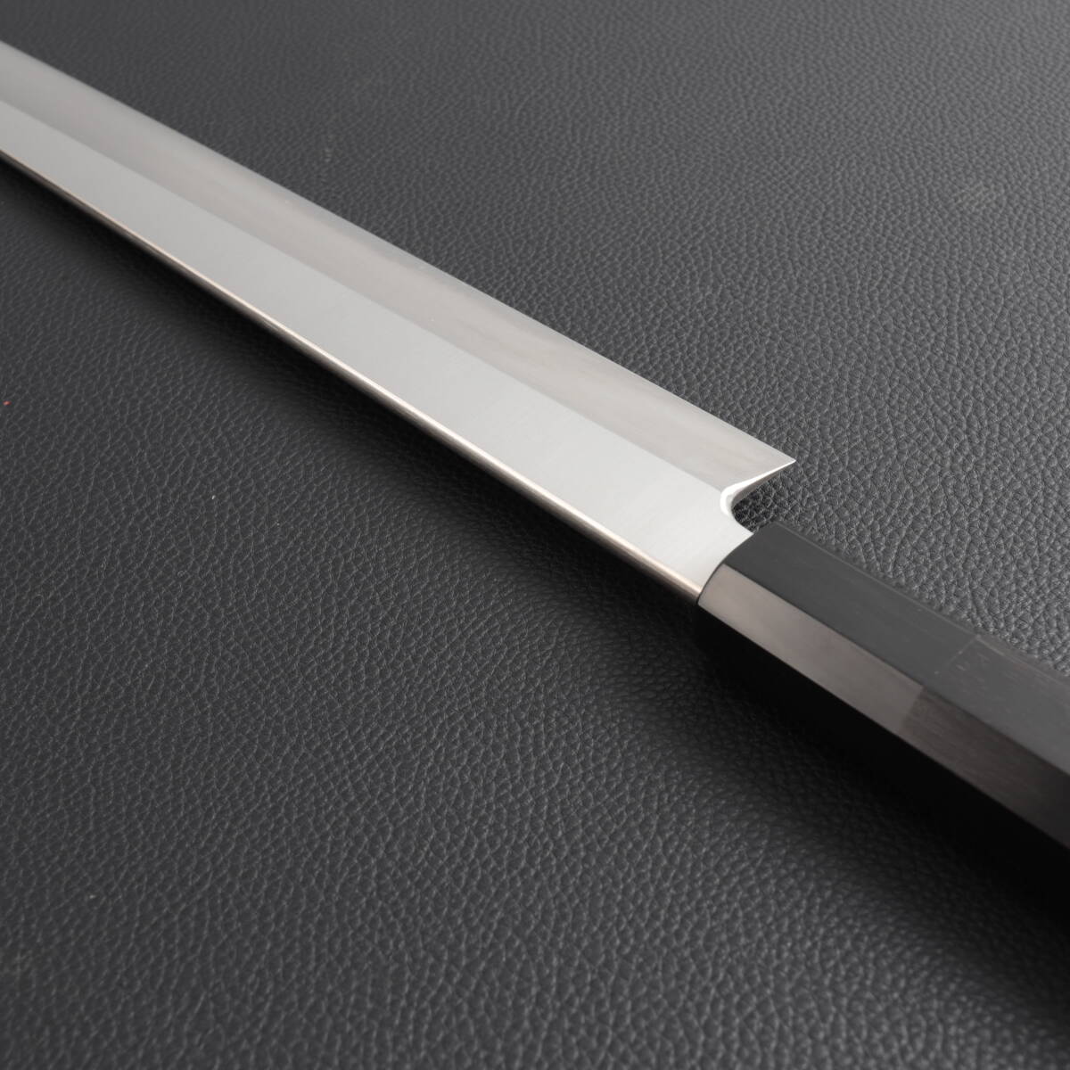 9369 先丸包丁 9寸 (刃渡り270mm) 刺身包丁 刃は究極の切れ味 和包丁 料理包丁 黒檀黒水牛角八角柄_画像4