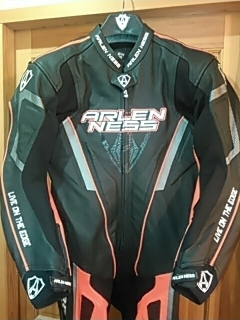 MFJ/公認(rèn)/未使用/2024年モデル/ARLENNESS/レーシングスーツ/BLACK＆RED＆GREY/191322/サイズ/54/XL?XLW/走行會(huì)/サーキット/レース/峠
