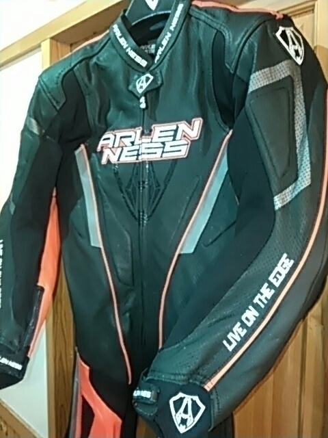MFJ/公認(rèn)/未使用/2024年モデル/ARLENNESS/レーシングスーツ/BLACK＆RED＆GREY/191322/サイズ/54/XL?XLW/走行會(huì)/サーキット/レース/峠