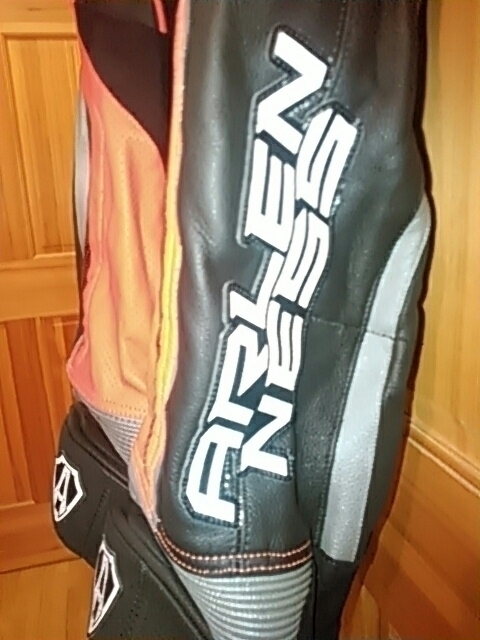 MFJ/公認(rèn)/未使用/2024年モデル/ARLENNESS/レーシングスーツ/BLACK＆RED＆GREY/191322/サイズ/54/XL?XLW/走行會(huì)/サーキット/レース/峠