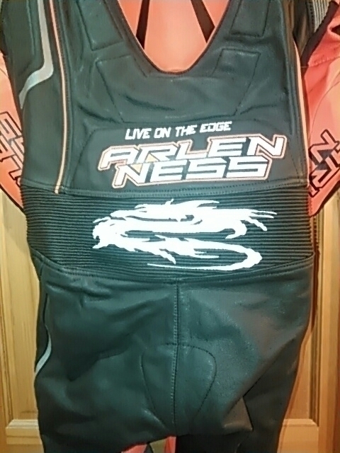 MFJ/公認(rèn)/未使用/2024年モデル/ARLENNESS/レーシングスーツ/BLACK＆RED＆GREY/191322/サイズ/54/XL?XLW/走行會(huì)/サーキット/レース/峠
