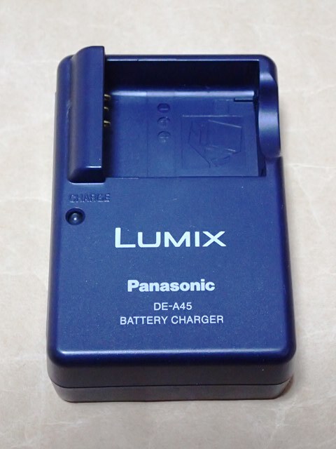 〈 Panasonic DMW-BCD10 バッテリーチャージャー DE-A45 A 〉