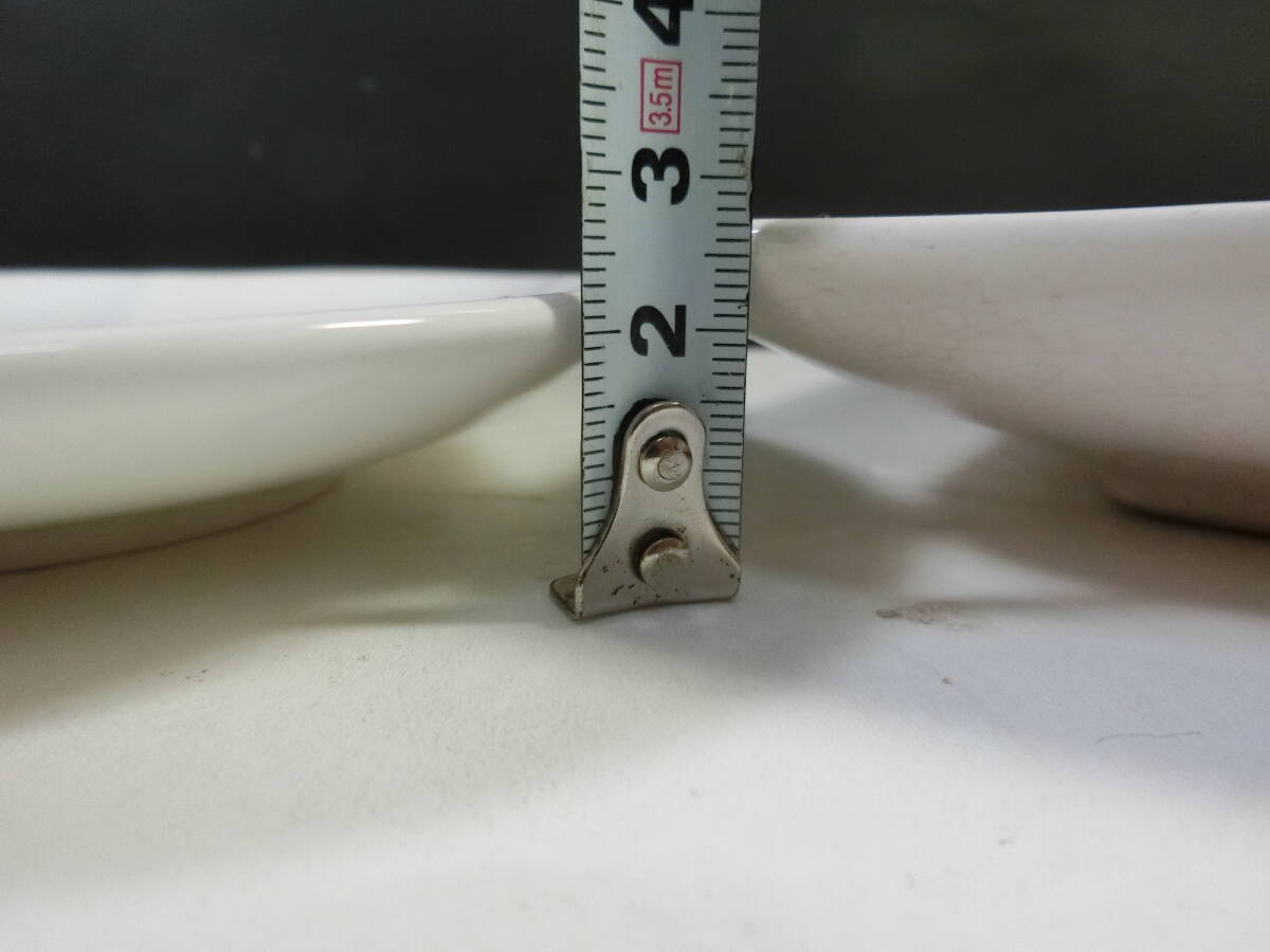 ★中古 白いお皿 クローバー 花形 四角皿 花模様 中皿 大皿 陶器 2枚セット_画像5