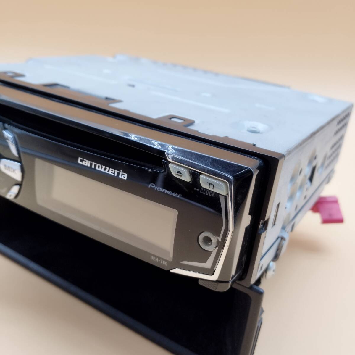 [s20268]Carrozzeria Carozzeria 1DIN CD плеер CD панель AM FM радио USB бардачок имеется DEH-780