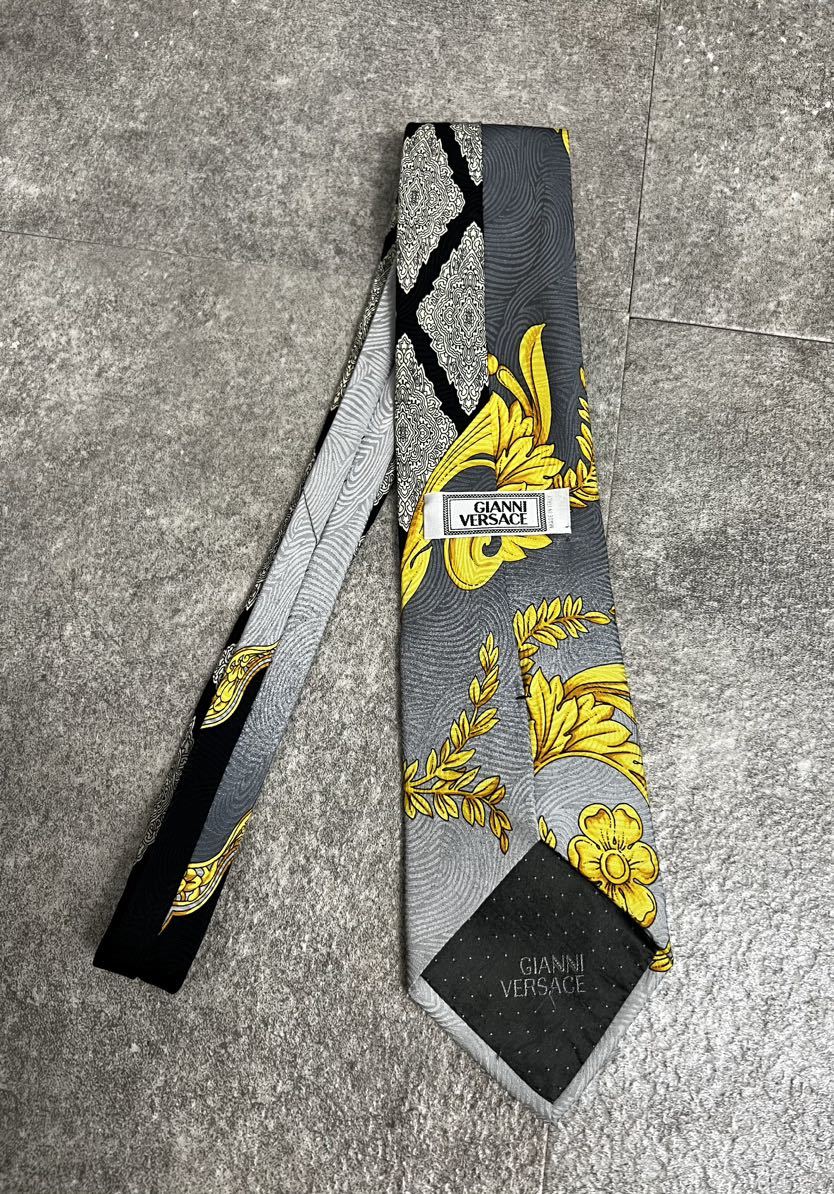 希少 名作 超 美品 Gianni Versace 90s vintage バロック 総柄 ネクタイ シルク100% ジャンニ ヴェルサーチ ヴィンテージ イタリア制 ITALY