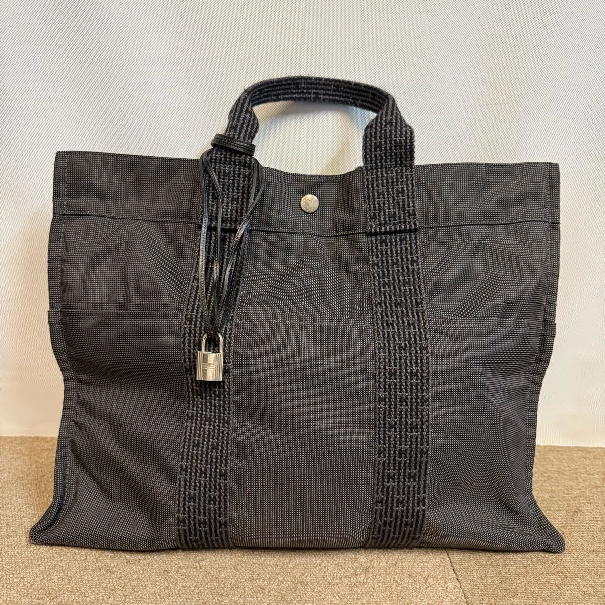 E063 K■ HERMES エルメス エールラインMM トートバッグ　　ハンドバッグ　キャンバス　グレー系