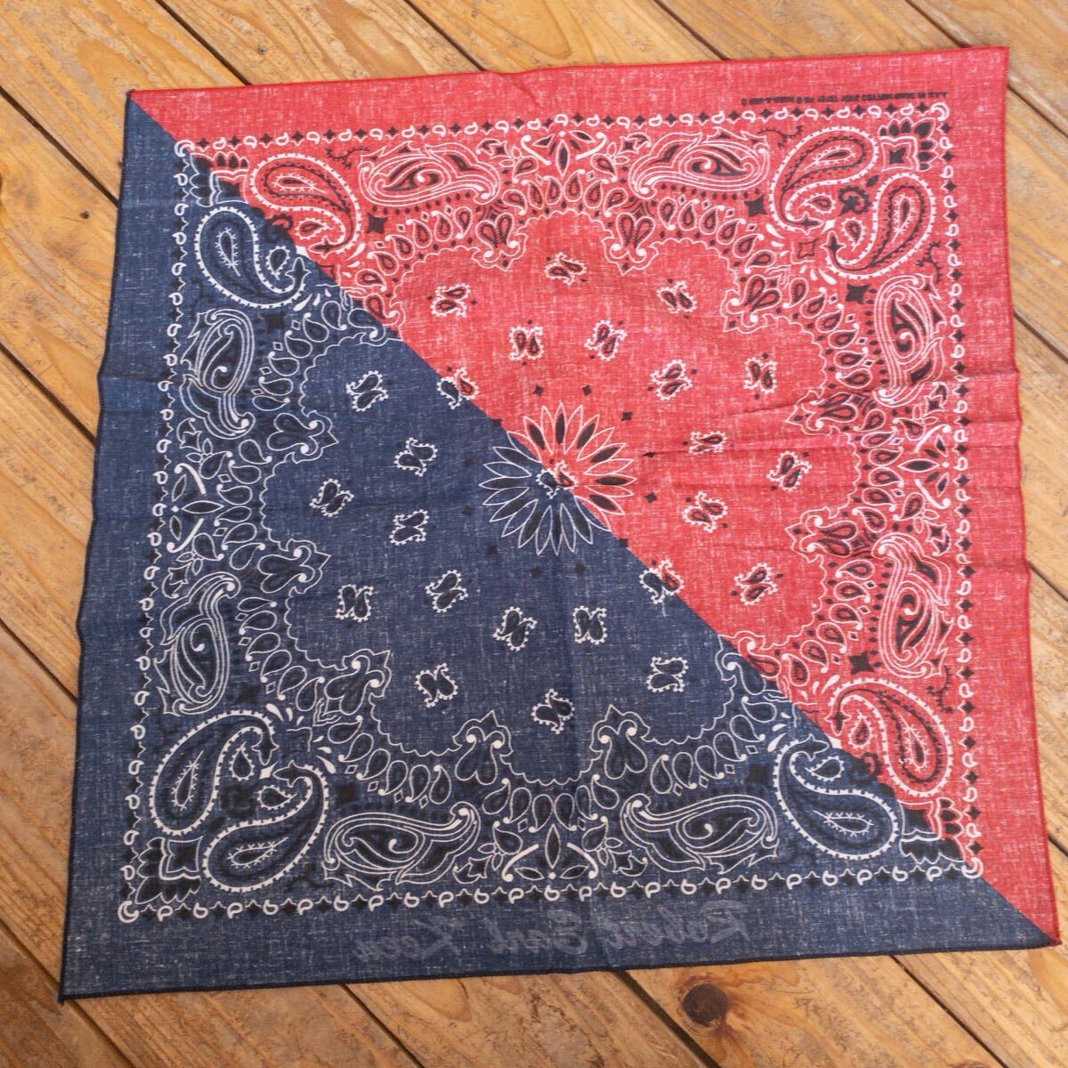 送料無料 Vintage バンダナ ハンカチ ペイズリー柄 アメリカ仕入れ ネイビー レッド ファッションコーデ 雑貨 ヴィンテージ A1568_画像2