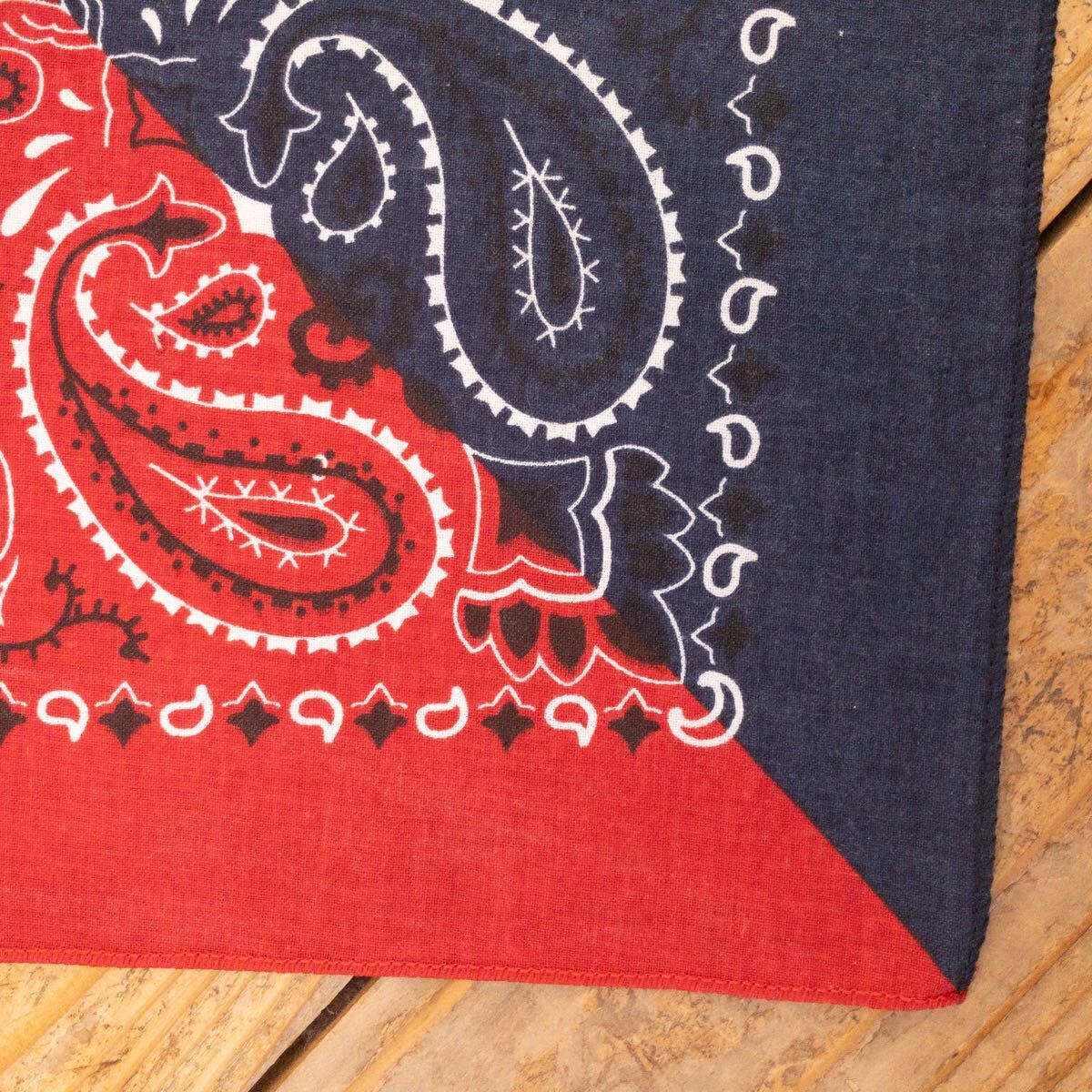 送料無料 Vintage バンダナ ハンカチ ペイズリー柄 アメリカ仕入れ ネイビー レッド ファッションコーデ 雑貨 ヴィンテージ A1568_画像5