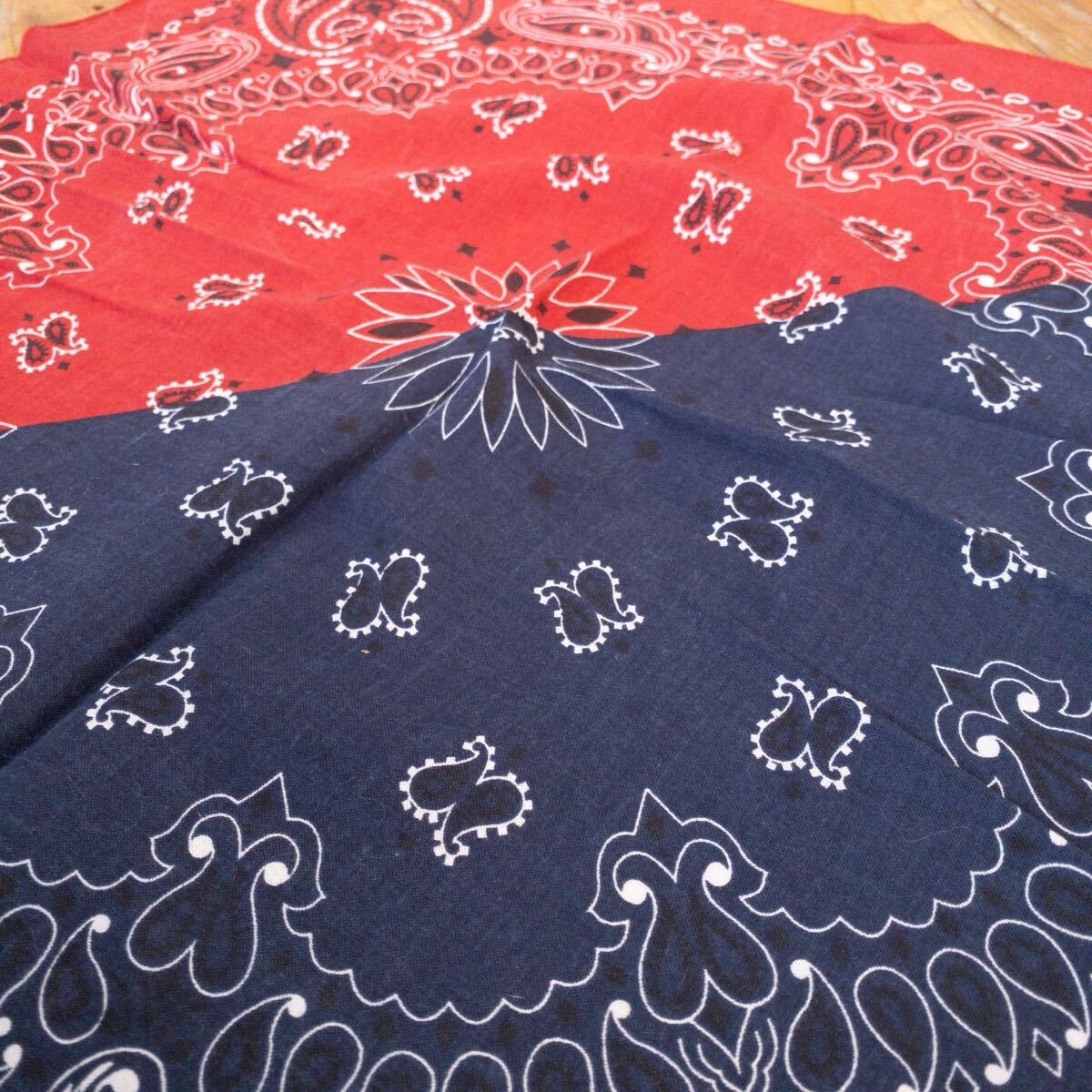 送料無料 Vintage バンダナ ハンカチ ペイズリー柄 アメリカ仕入れ ネイビー レッド ファッションコーデ 雑貨 ヴィンテージ A1568_画像6