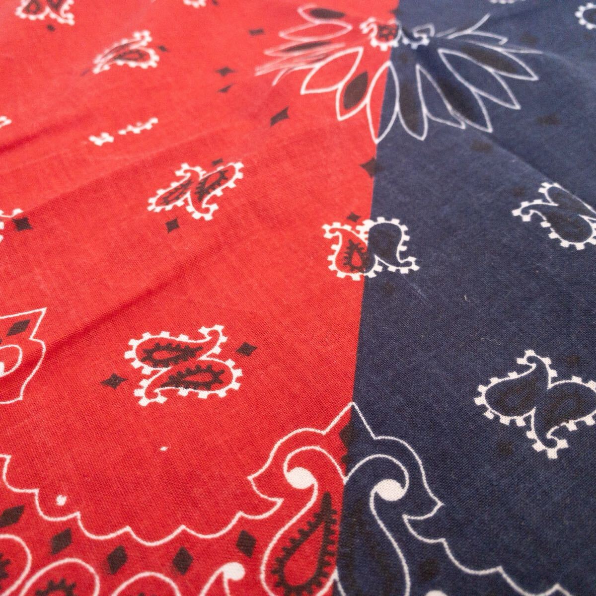 送料無料 Vintage バンダナ ハンカチ ペイズリー柄 アメリカ仕入れ ネイビー レッド ファッションコーデ 雑貨 ヴィンテージ A1568_画像8