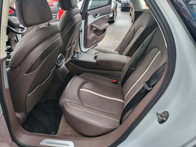 アウデイA8クワトロデザインセレクション平成25年10月★ツインターボ★車検R8年11月★実走行5萬キロ臺★本革シート★