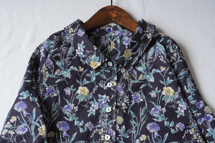 ?ハンドメイド?cotton?黒色地に花柄?襟付きOP?著丈オーダー?