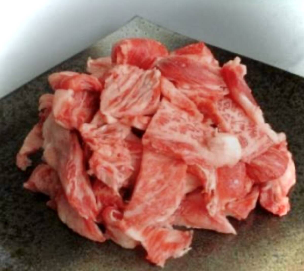 ^_^/【即決なら2パックお屆け】兵庫県産　牛スジ　國産牛　和牛筋　ミックス　すじ○　【500ｇ×1パック】からの出品です！