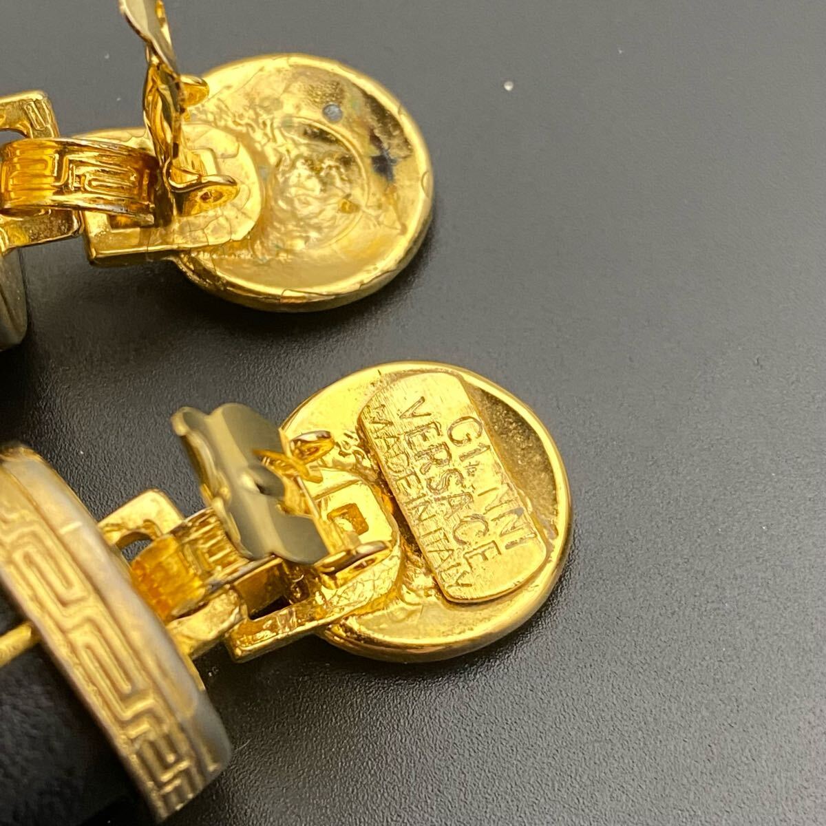【希少・大ぶり】Gianni Versace ジャンニ ヴェルサーチ イヤリング メデューサ スイング グレカ ゴールド コスチュームジュエリー_画像6