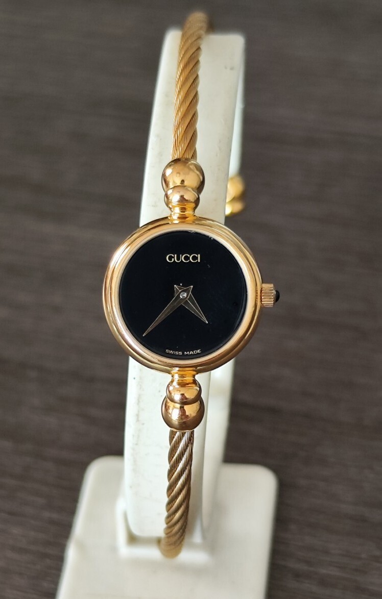 稼働品 GUCCI 2700.2.L レディース腕時(shí)計(jì) 黒色文字盤(pán) オリジナルバンド