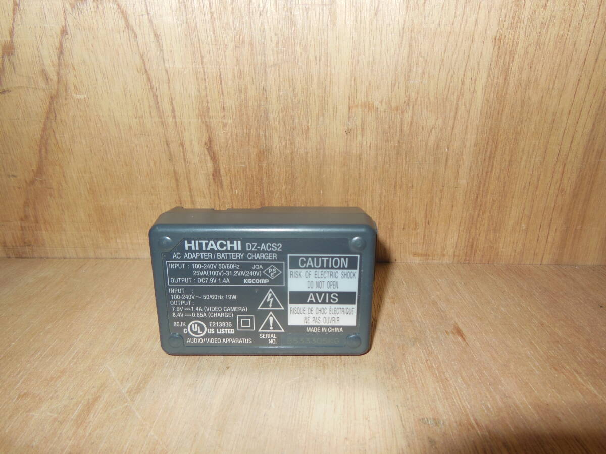 82.- HITACHI DZ-ACS2 バッテリーチャージャー 