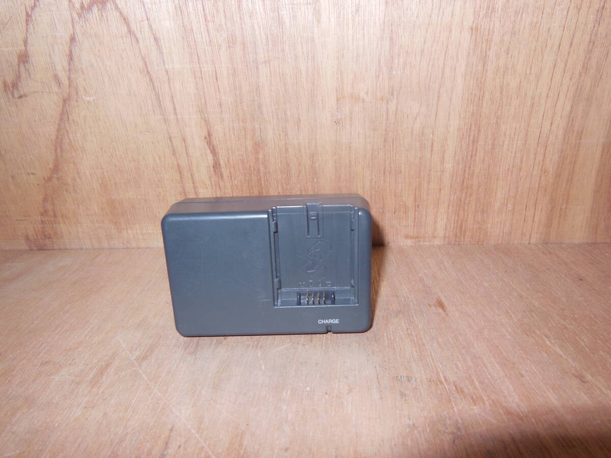 82.- HITACHI DZ-ACS2 バッテリーチャージャー 