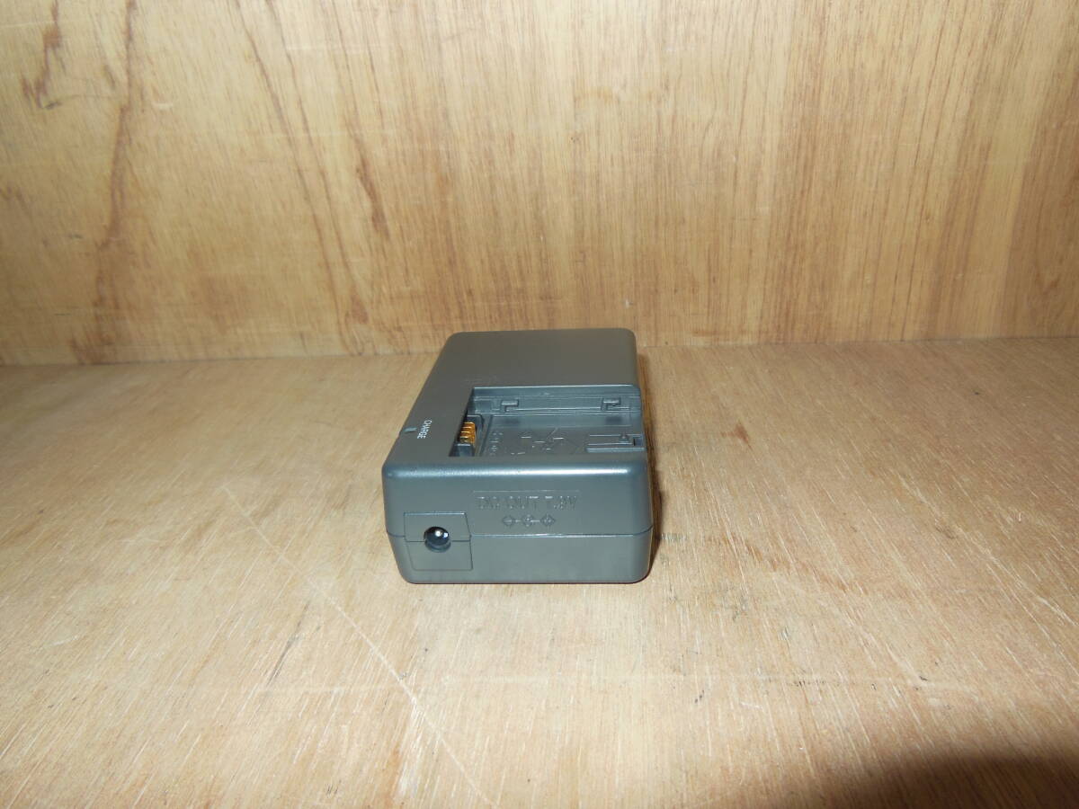 82.- HITACHI DZ-ACS2 バッテリーチャージャー 