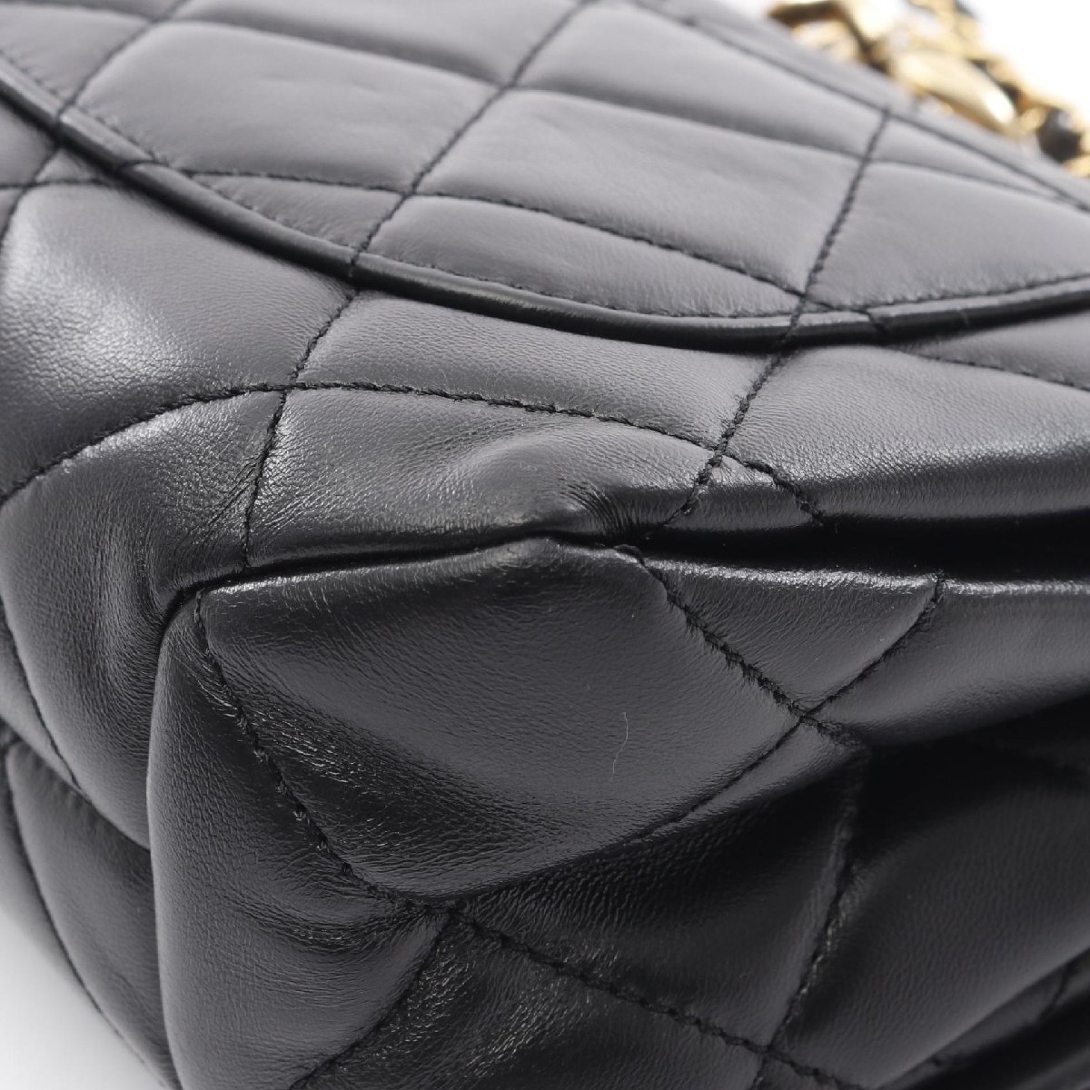 シャネル ミニマトラッセ20 ブランドオフ CHANEL レザー ショルダーバッグ ラムスキン 中古 レディース