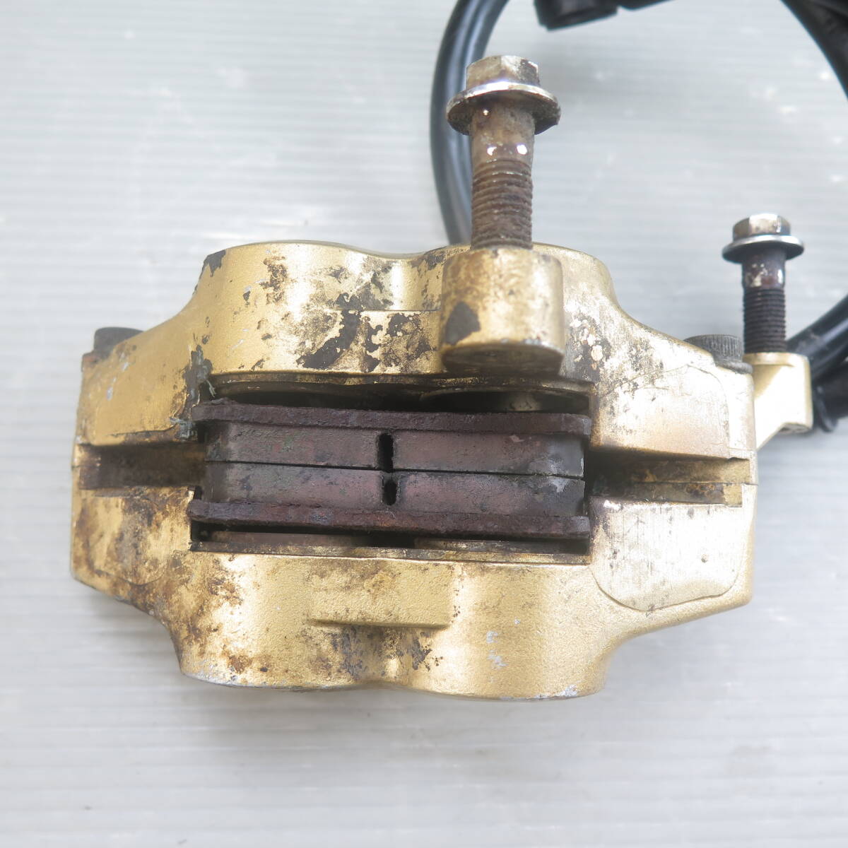 ☆TZR250 [1KT] 純正 フロントブレーキキャリパー 中古 ヤマハ YAMAHA 1985- 2XT YPVS KR061029