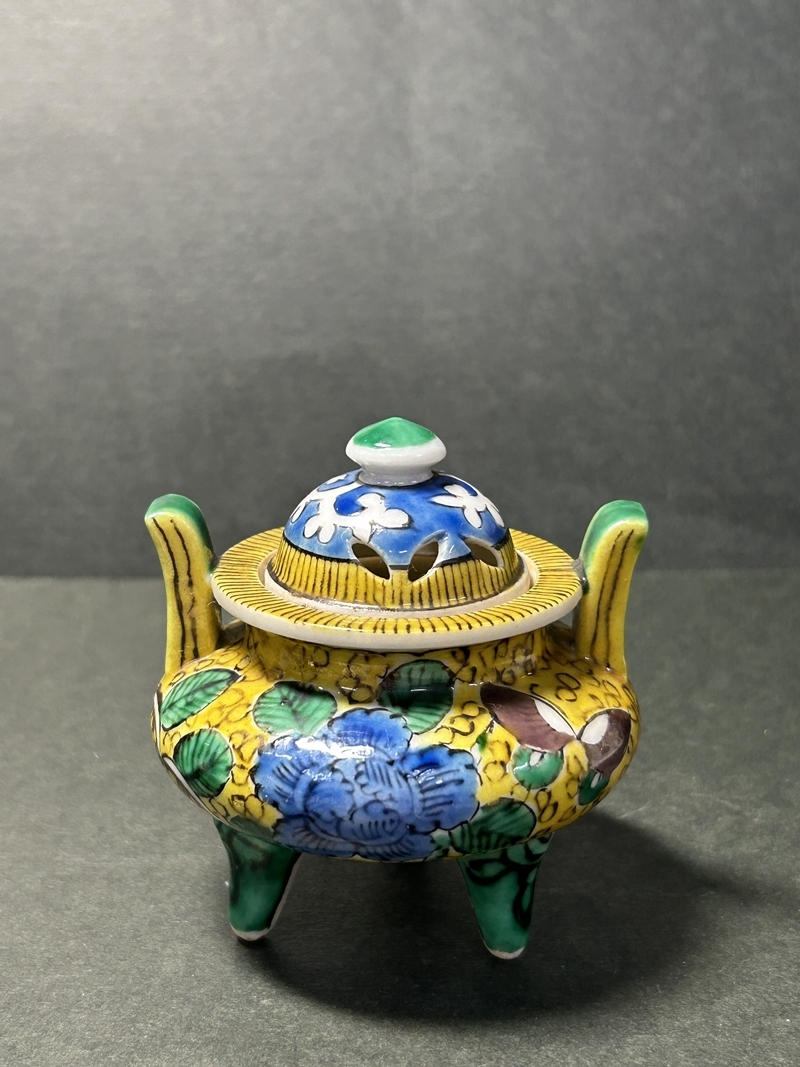 瑞獣三足両耳香炉 磁器香炉 香具 仏具 工芸品 装飾品 美術品 置物 瑞獣三足両耳香炉 磁器香炉 香具 仏具 工芸品 装飾品 美術