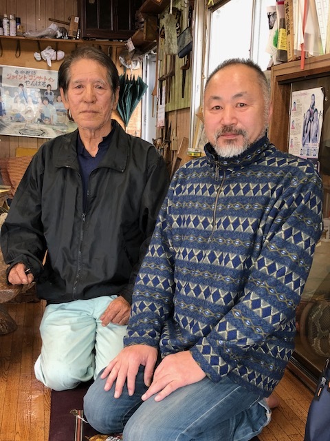 左 作者 右 出品者