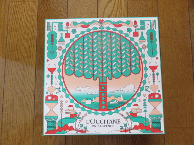 【新品】ロクシタンルミナスパウダーシアコンプリート
