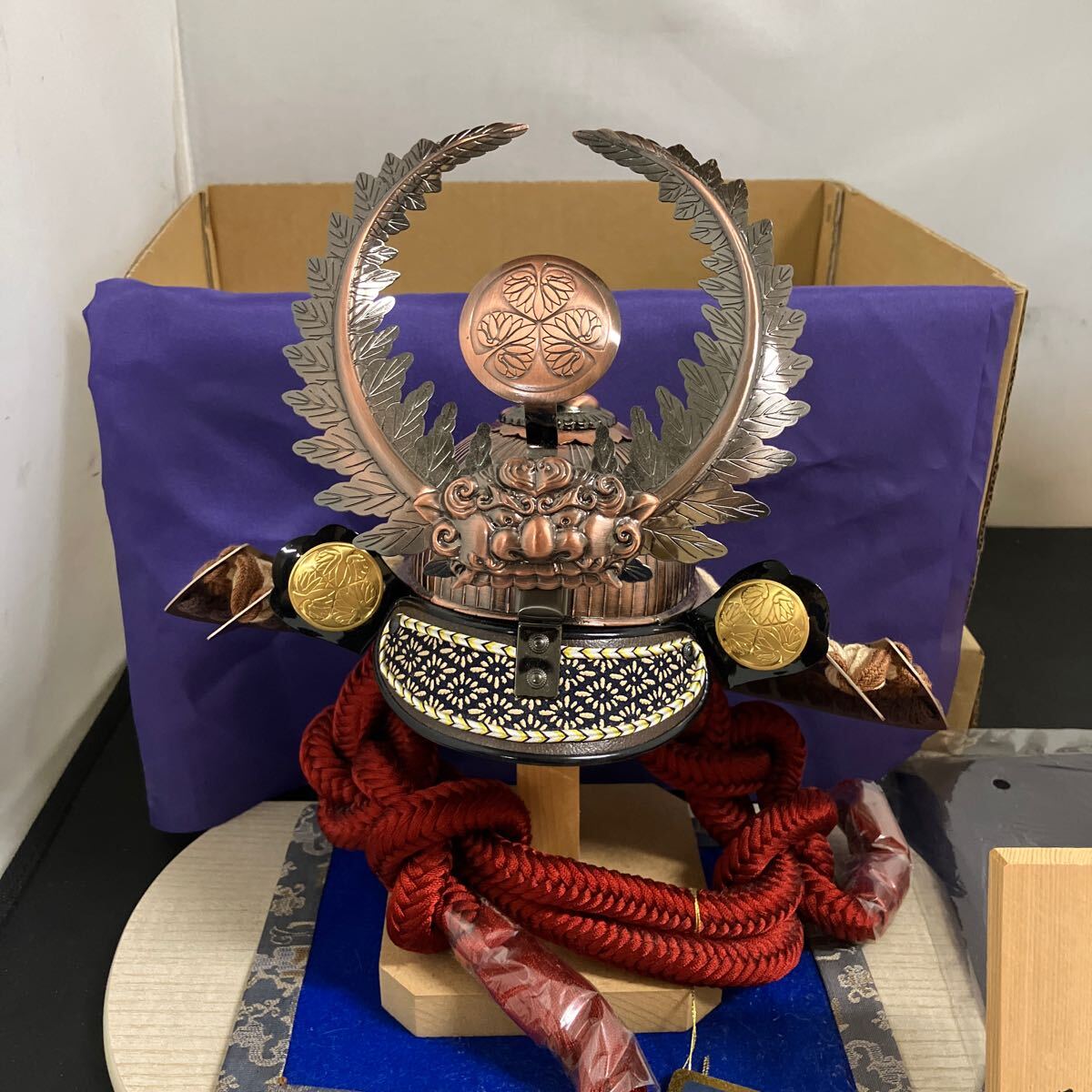 特撰 御兜飾 工房 天祥 置物 レトロ こどもの日 兜飾り 五月人形 兜 金属工芸 工芸品　K5021_画像2
