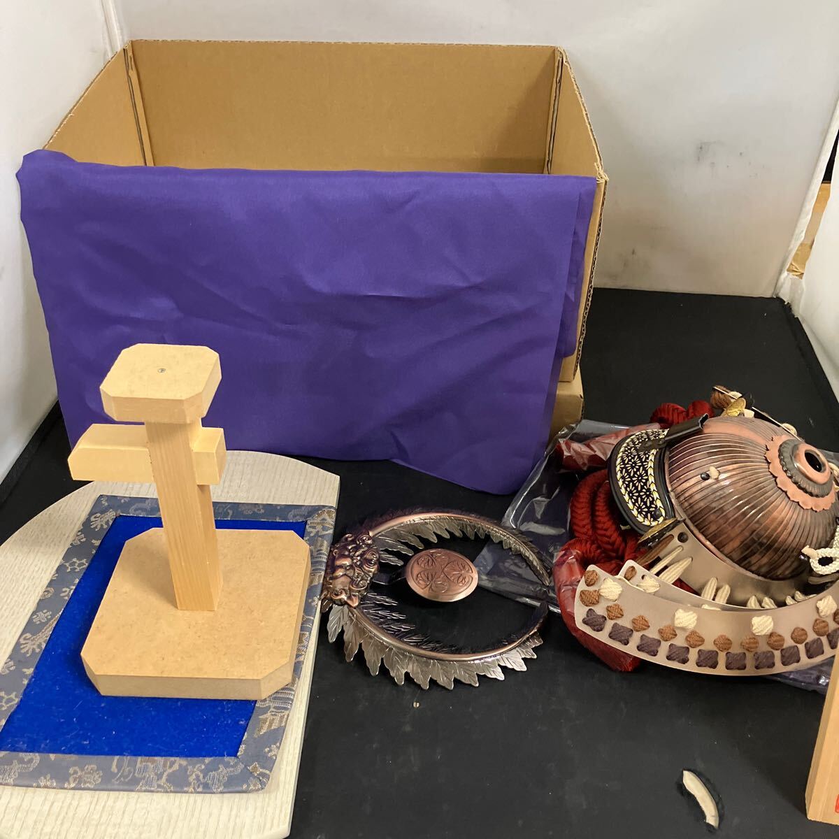 特撰 御兜飾 工房 天祥 置物 レトロ こどもの日 兜飾り 五月人形 兜 金属工芸 工芸品　K5021_画像8